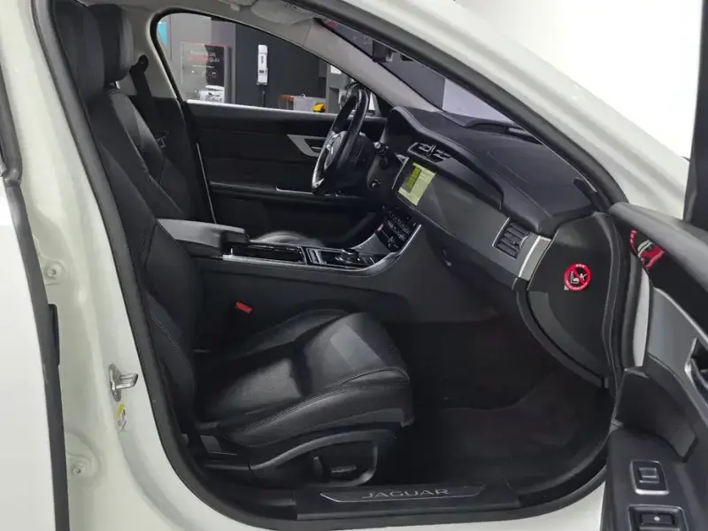 2016 Jaguar XF с пробегом 114 223 км