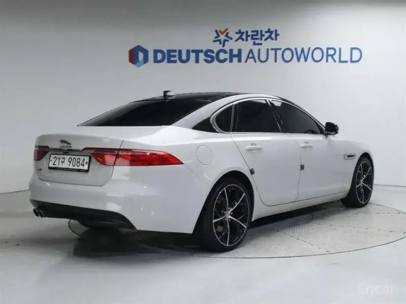 2017 Jaguar XF с пробегом 117 519 км