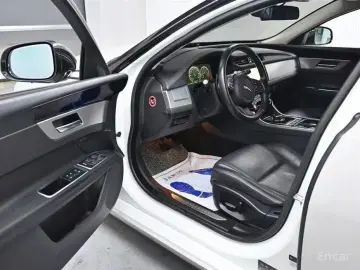 2017 Jaguar XF с пробегом 117 519 км