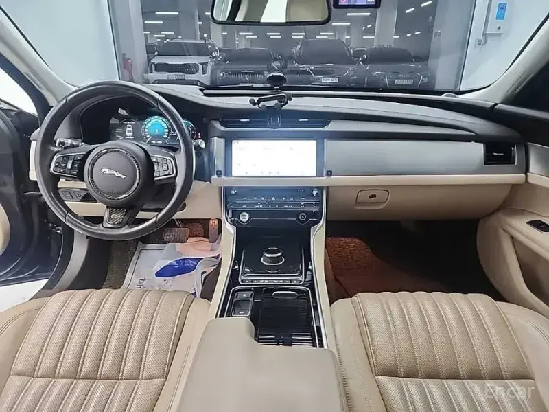 2017 Jaguar XF с пробегом 112 472 км