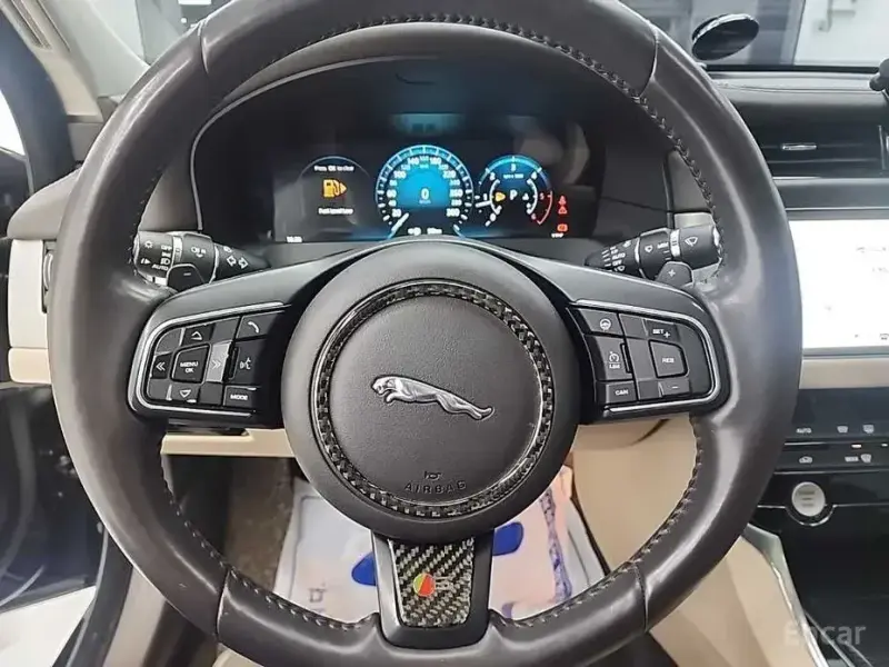 2017 Jaguar XF с пробегом 112 472 км