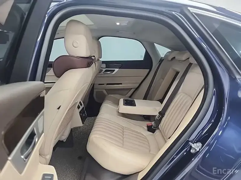 2017 Jaguar XF с пробегом 112 472 км