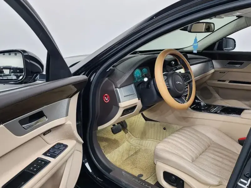 2018 Jaguar XF с пробегом 108 016 км