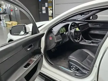 2016 Jaguar XF с пробегом 125 162 км