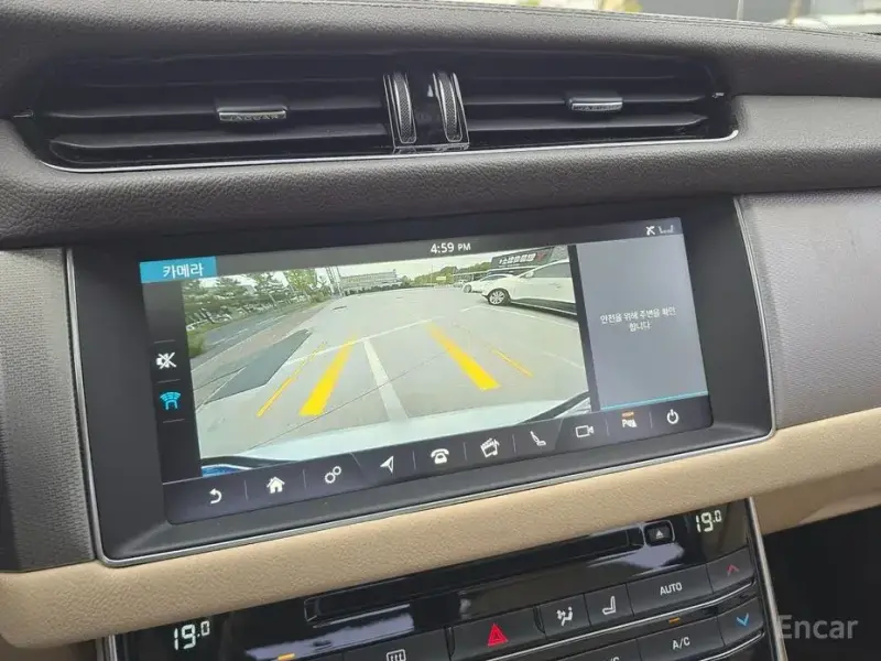 2019 Jaguar XF с пробегом 68 000 км