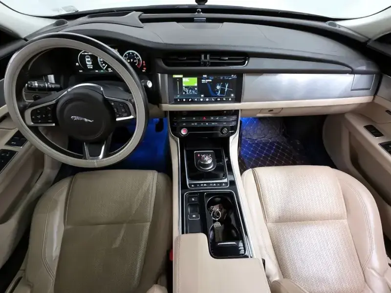 2018 Jaguar XF с пробегом 103 773 км