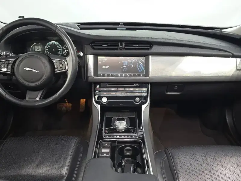 2016 Jaguar XF с пробегом 116 636 км