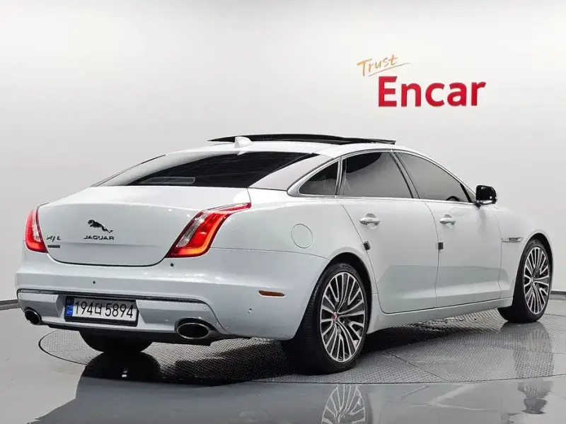 2016 Jaguar XJ с пробегом 101 937 км