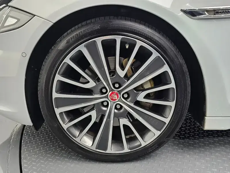 2016 Jaguar XJ с пробегом 101 937 км