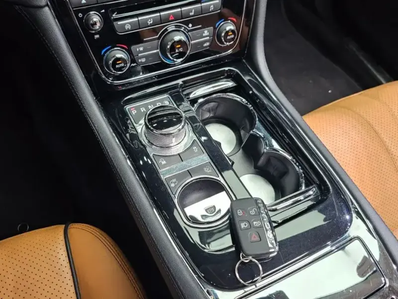 2017 Jaguar XJ с пробегом 100 587 км