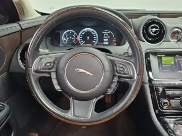2017 Jaguar XJ с пробегом 100 587 км