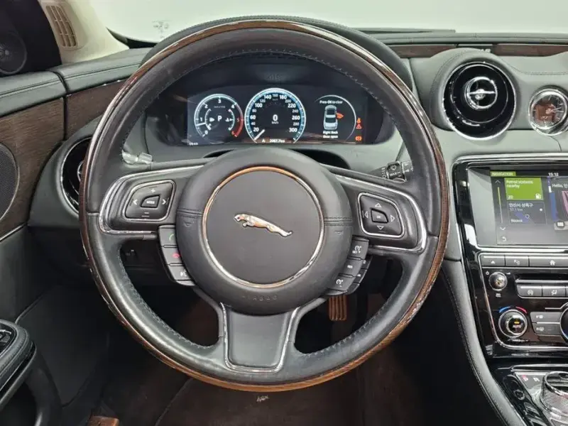 2017 Jaguar XJ с пробегом 100 587 км
