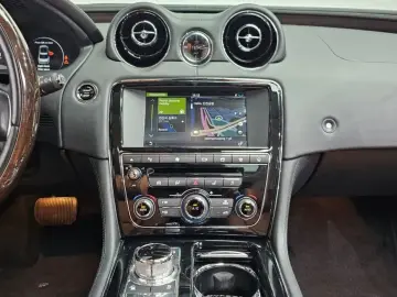 2017 Jaguar XJ с пробегом 100 587 км