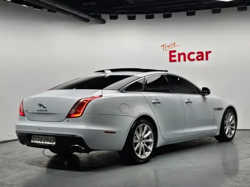 2017 Jaguar XJ с пробегом 109 406 км