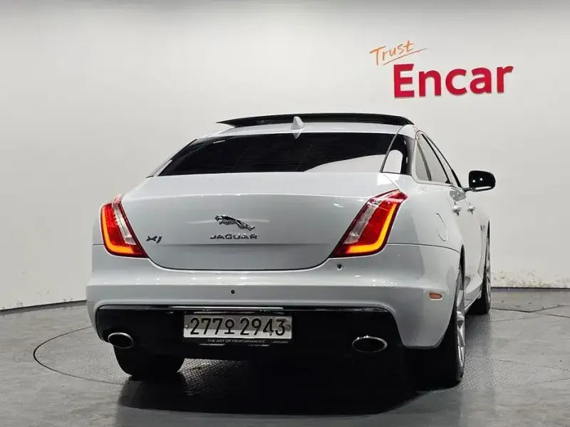 2017 Jaguar XJ с пробегом 109 406 км