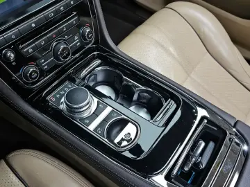 2017 Jaguar XJ с пробегом 109 406 км