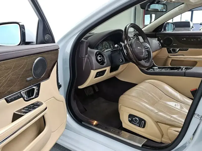 2017 Jaguar XJ с пробегом 109 406 км