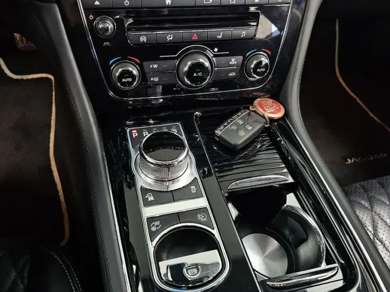 2019 Jaguar XJ с пробегом 117 495 км