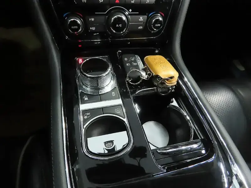 2016 Jaguar XJ с пробегом 175 000 км