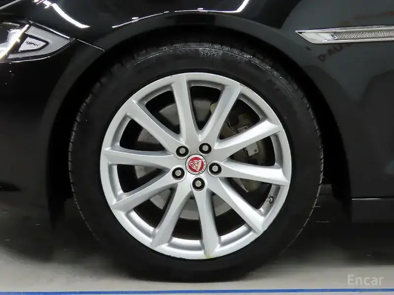 2016 Jaguar XJ с пробегом 175 000 км