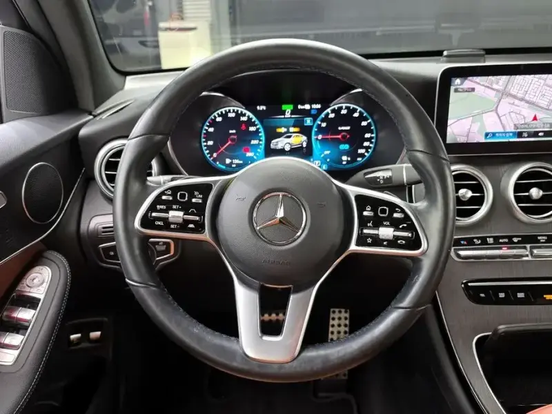 2021 Mercedes-Benz GLC с пробегом 66 121 км