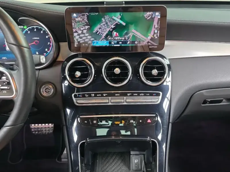 2021 Mercedes-Benz GLC с пробегом 63 035 км
