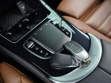 2021 Mercedes-Benz GLC с пробегом 63 035 км