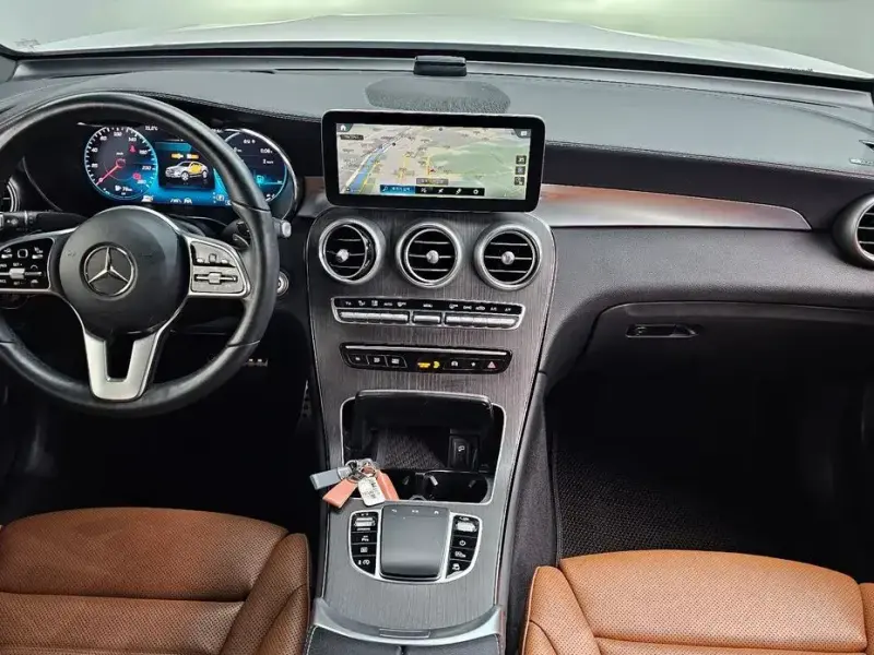 2021 Mercedes-Benz GLC с пробегом 66 199 км