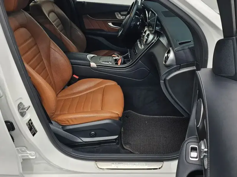 2021 Mercedes-Benz GLC с пробегом 66 199 км