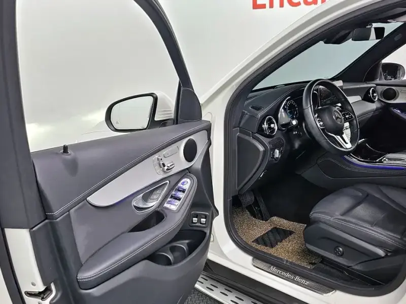 2021 Mercedes-Benz GLC с пробегом 69 674 км