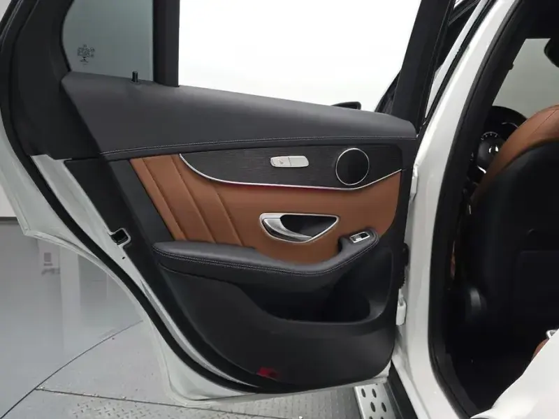 2022 Mercedes-Benz GLC с пробегом 57 638 км