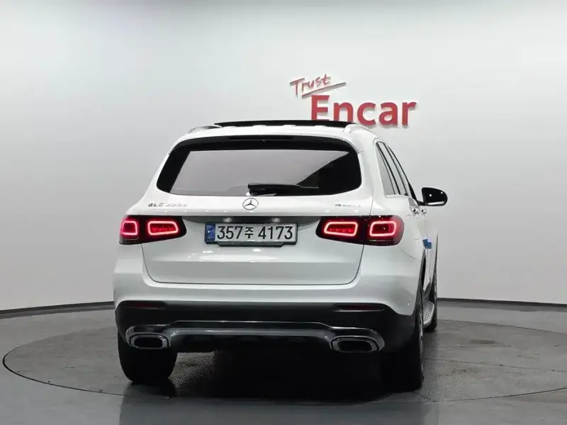 2021 Mercedes-Benz GLC с пробегом 57 982 км