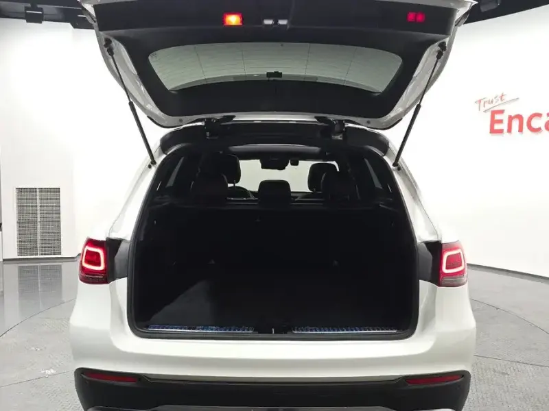 2021 Mercedes-Benz GLC с пробегом 57 982 км