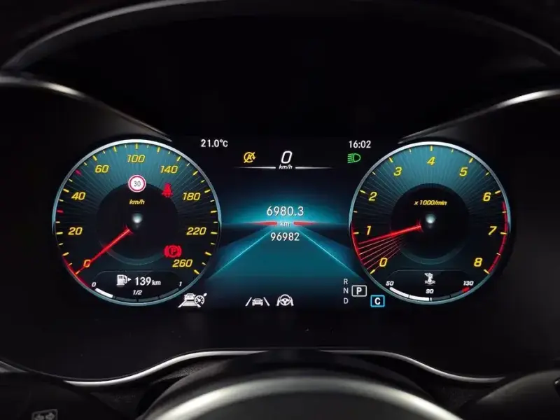 2022 Mercedes-Benz GLC с пробегом 96 982 км