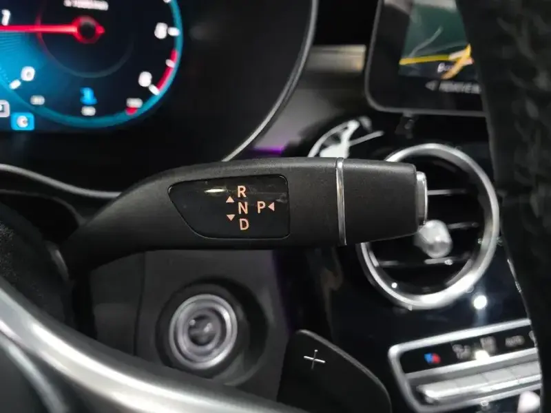 2022 Mercedes-Benz GLC с пробегом 99 005 км