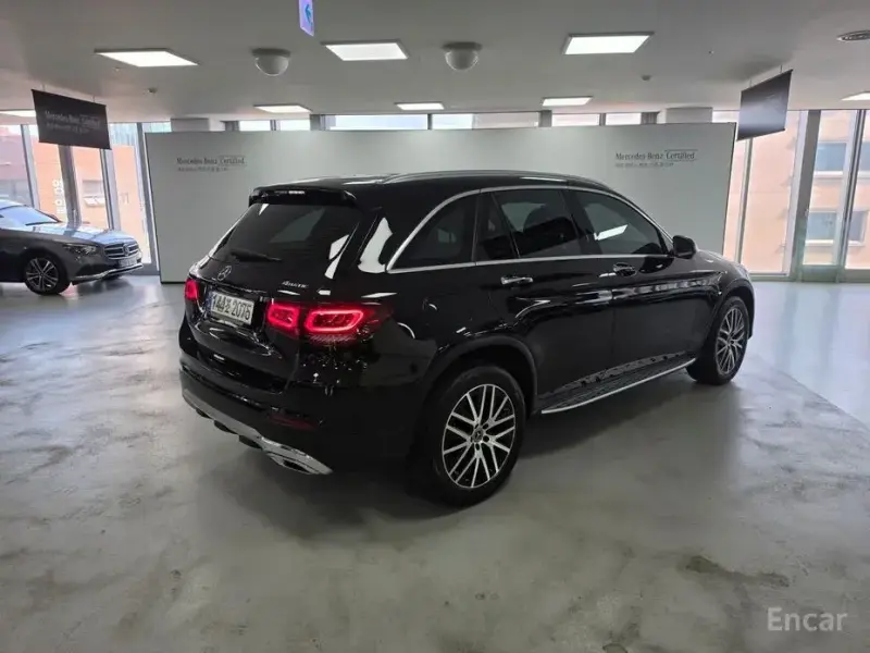 2021 Mercedes-Benz GLC с пробегом 52 993 км