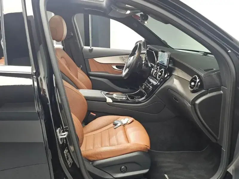 2022 Mercedes-Benz GLC с пробегом 49 520 км