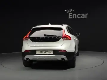 2019 Volvo V40 с пробегом 65 021 км