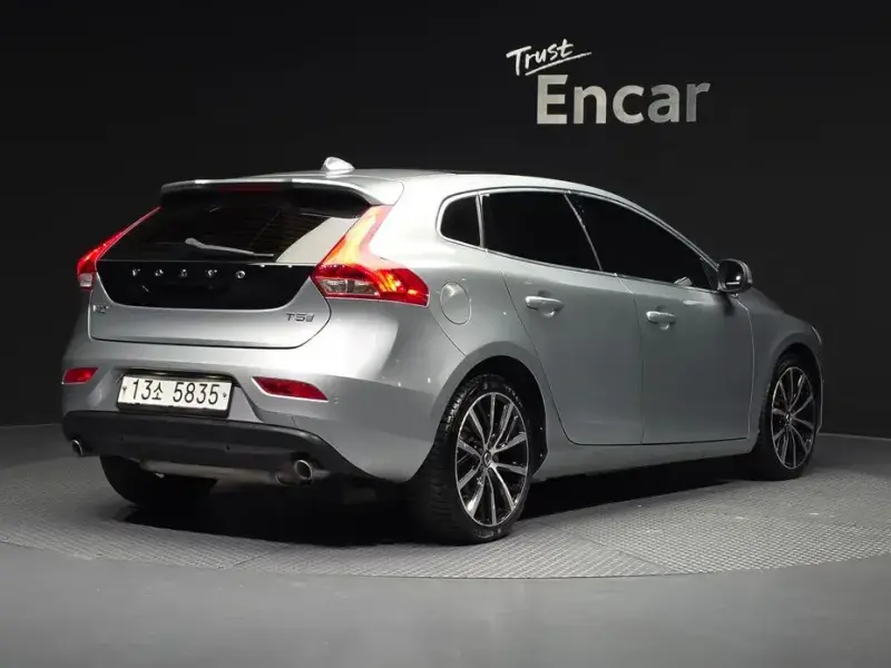 2018 Volvo V40 с пробегом 162 888 км