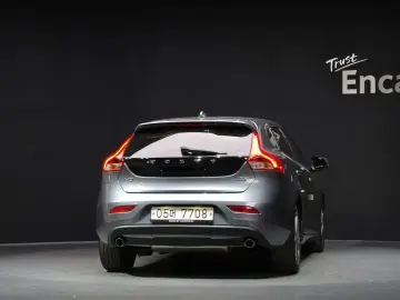 2018 Volvo V40 с пробегом 64 425 км