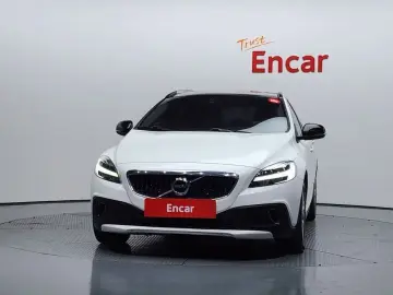 2018 Volvo V40 с пробегом 221 349 км