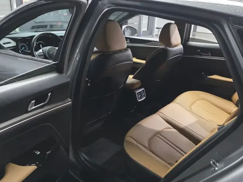 2021 Kia K5 с пробегом 111 358 км