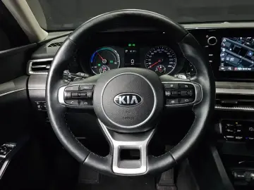 2021 Kia K5 с пробегом 65 097 км