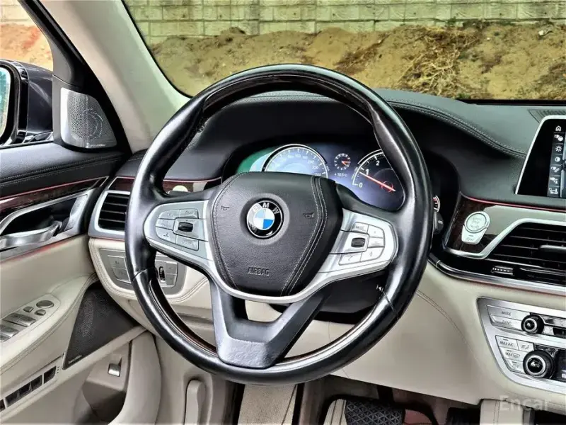2016 BMW 7 серии с пробегом 123 900 км