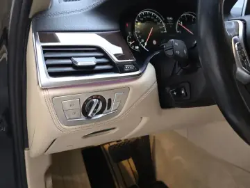 2016 BMW 7 серии с пробегом 138 640 км