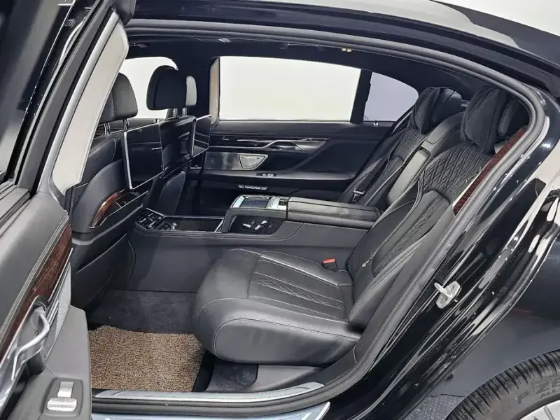 2016 BMW 7 серии с пробегом 108 576 км