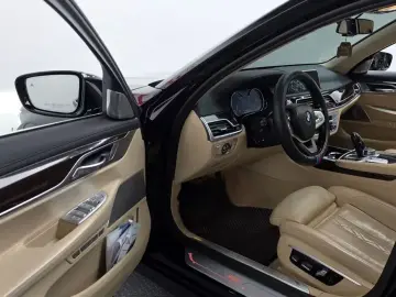 2015 BMW 7 серии с пробегом 92 628 км
