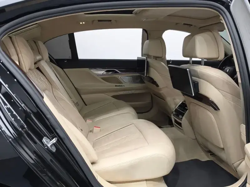 2015 BMW 7 серии с пробегом 92 628 км