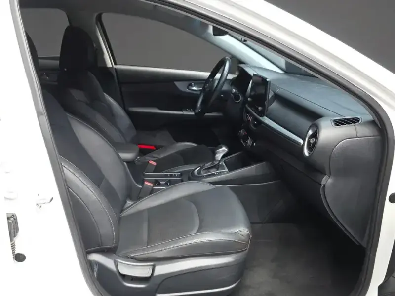 2021 Kia K3 с пробегом 43 546 км