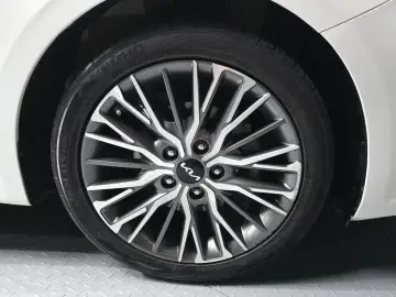 2021 Kia K3 с пробегом 104 243 км